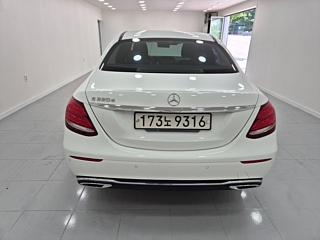 MERCEDES BENZ E-CLASS W213 2017