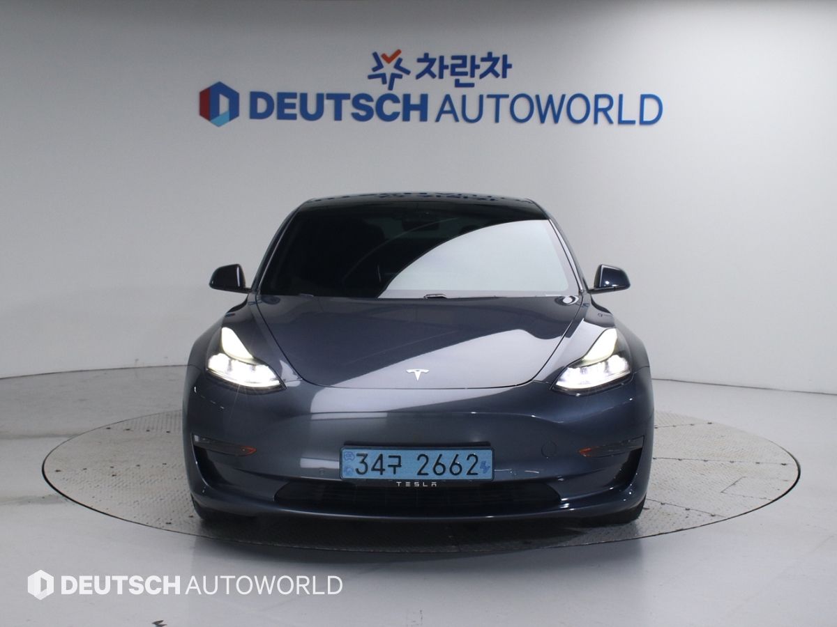 TESLA MODEL 3