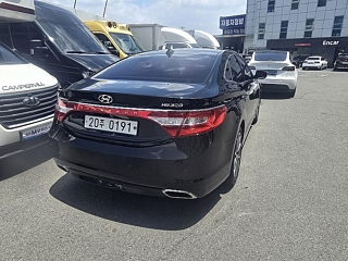 HYUNDAI GRANDEUR HG 2016