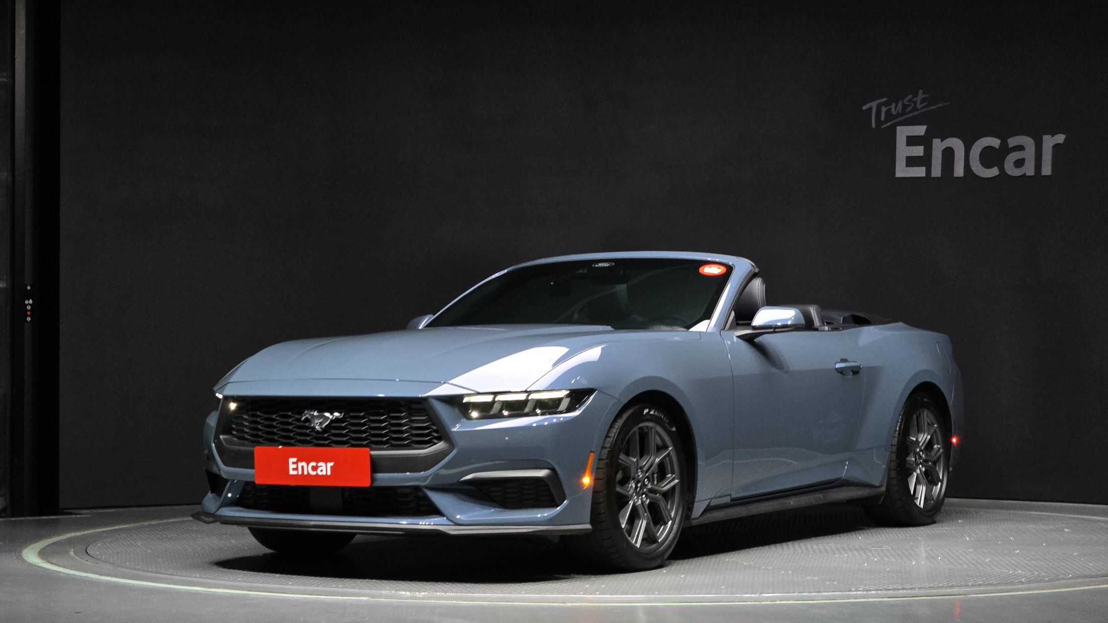 FORD MUSTANG