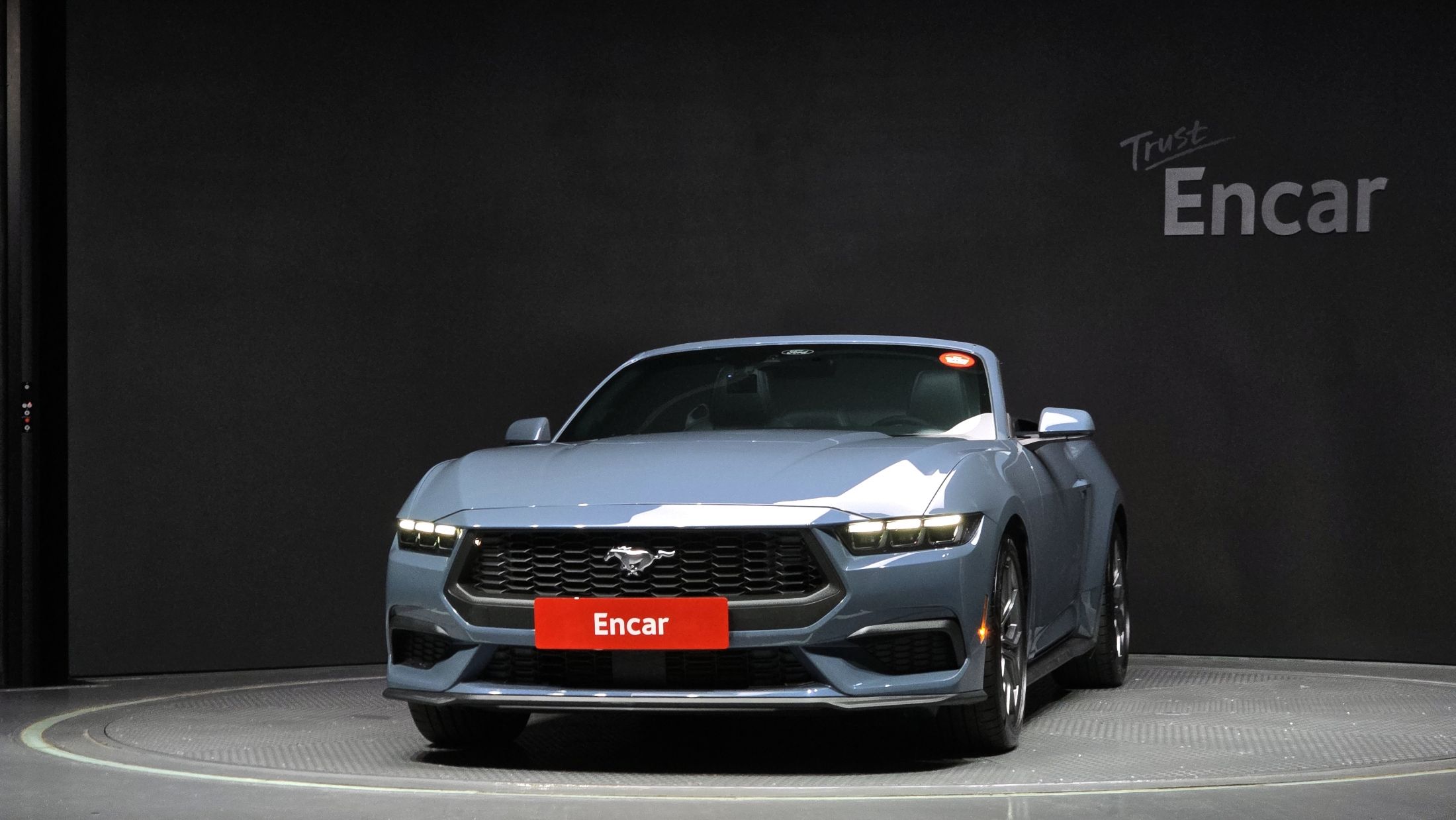 FORD MUSTANG