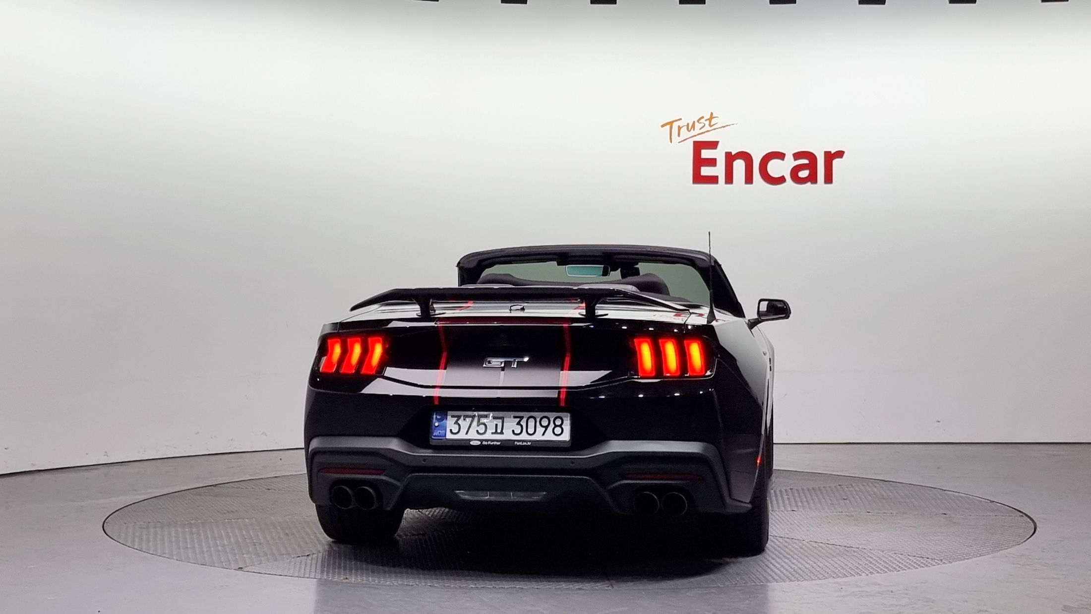 FORD MUSTANG