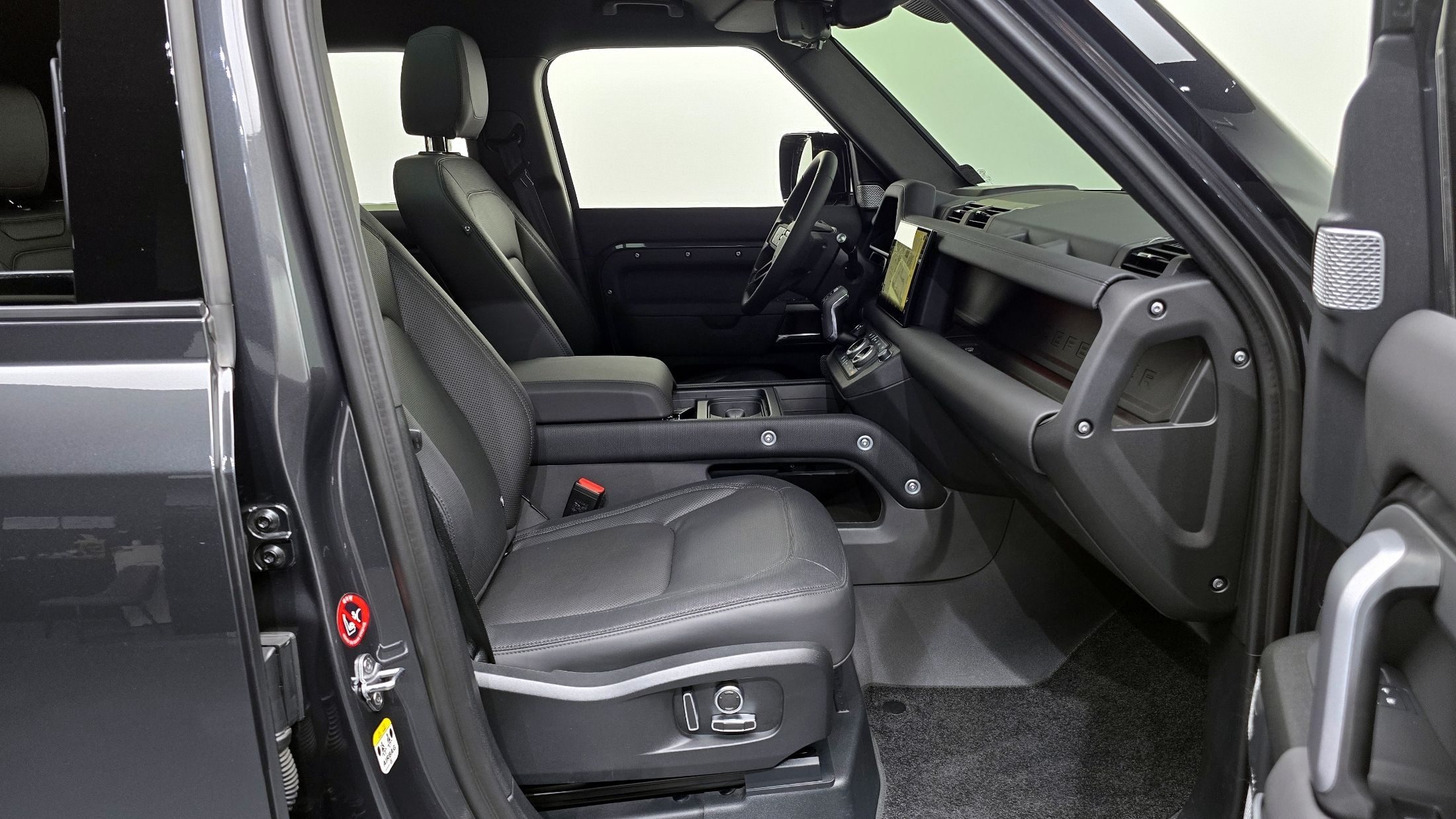 LAND ROVER DEFENDER L663