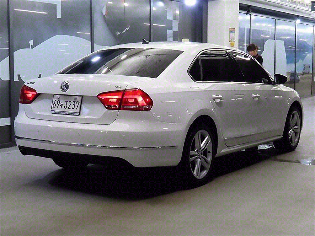 VOLKSWAGEN PASSAT 2014