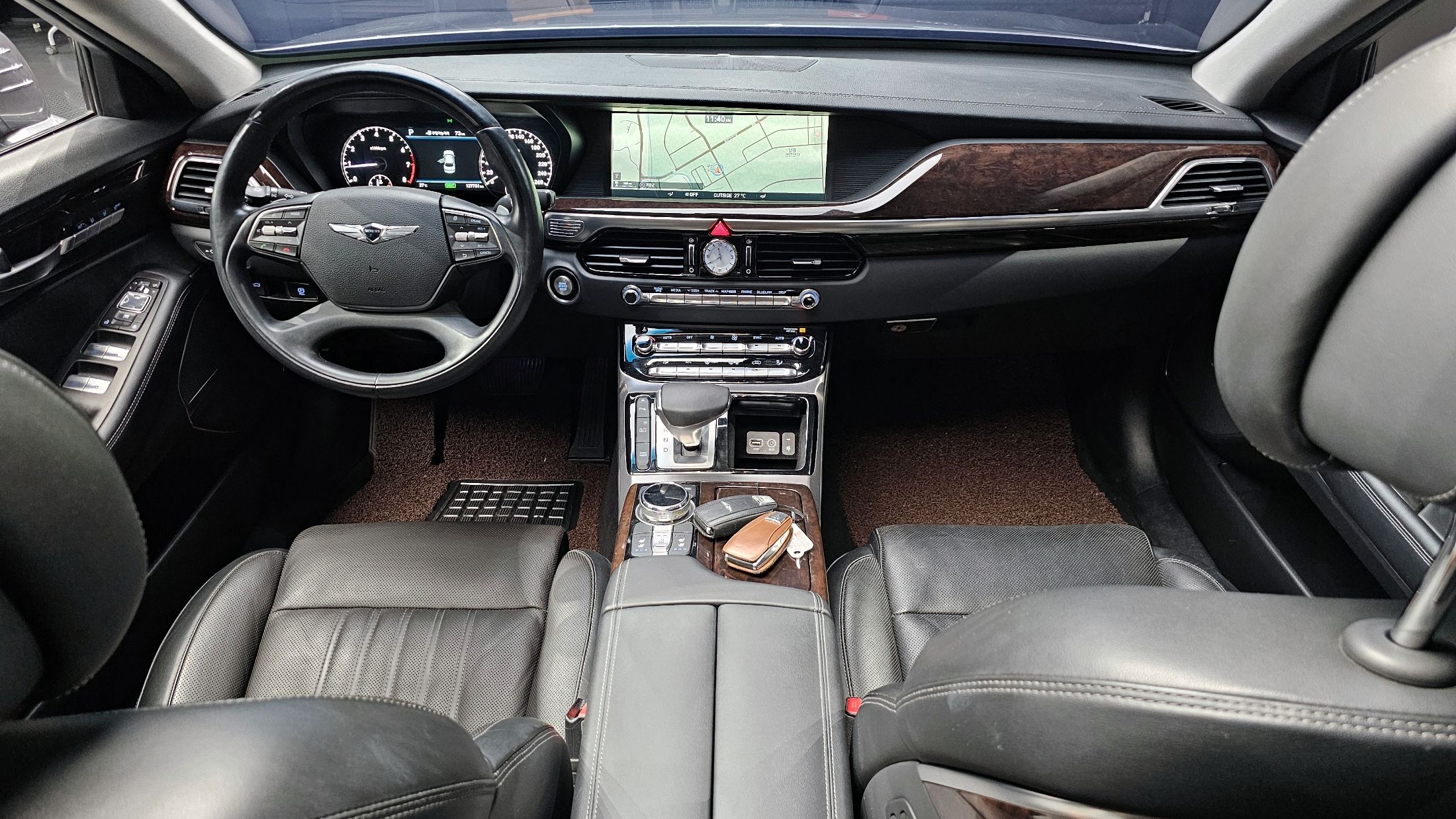 GENESIS EQ900 2016