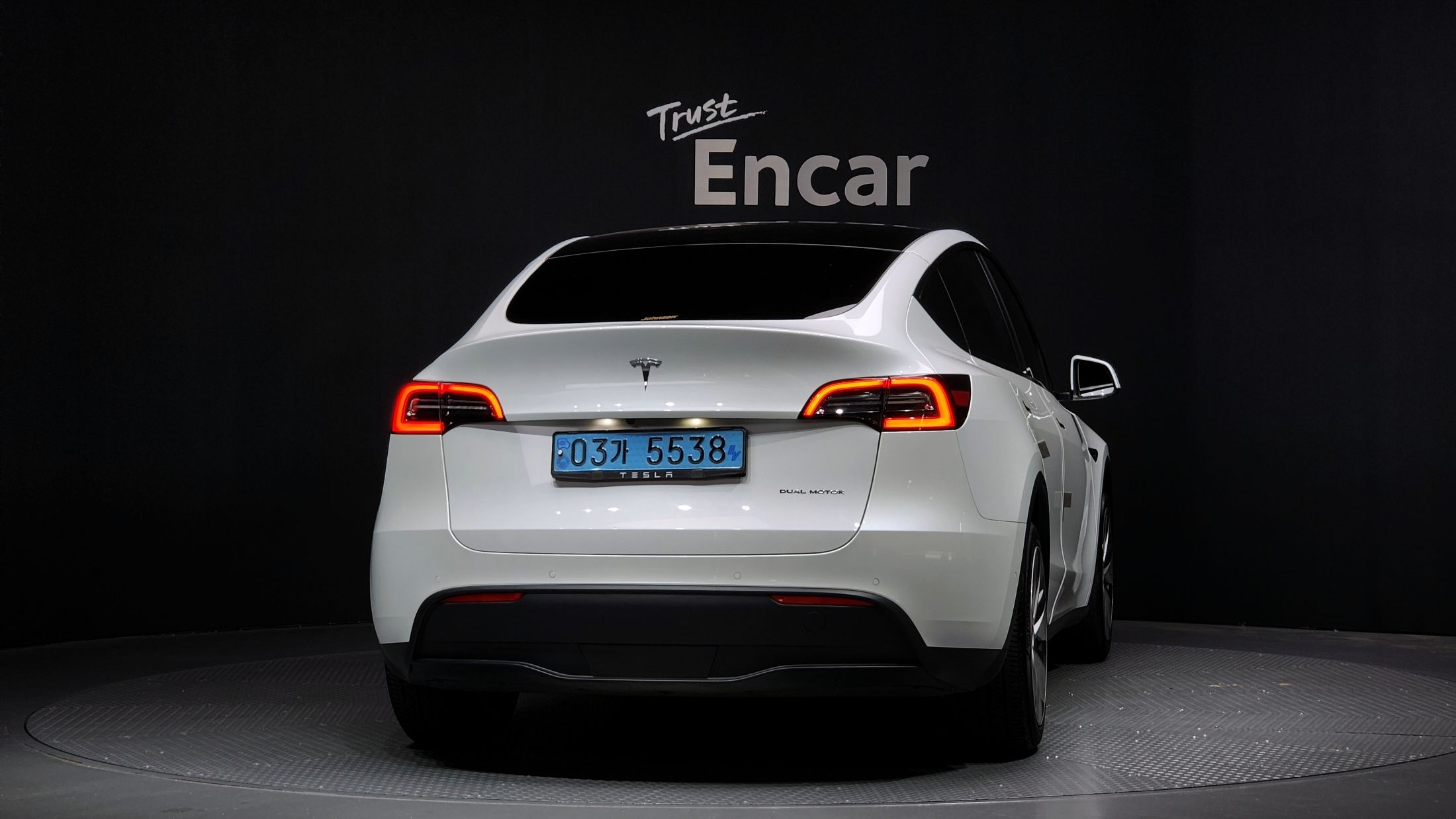 TESLA MODEL Y