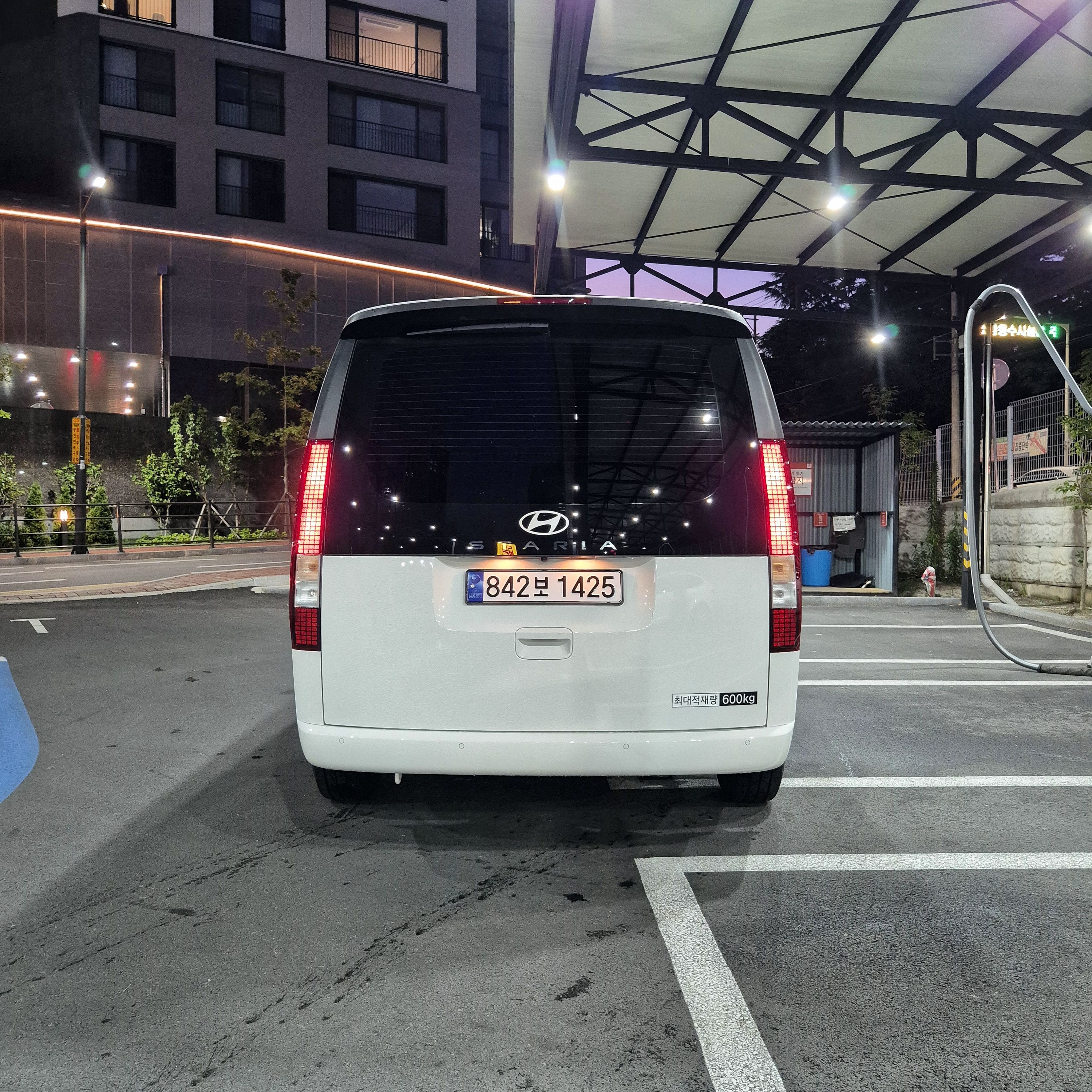 HYUNDAI STARIA