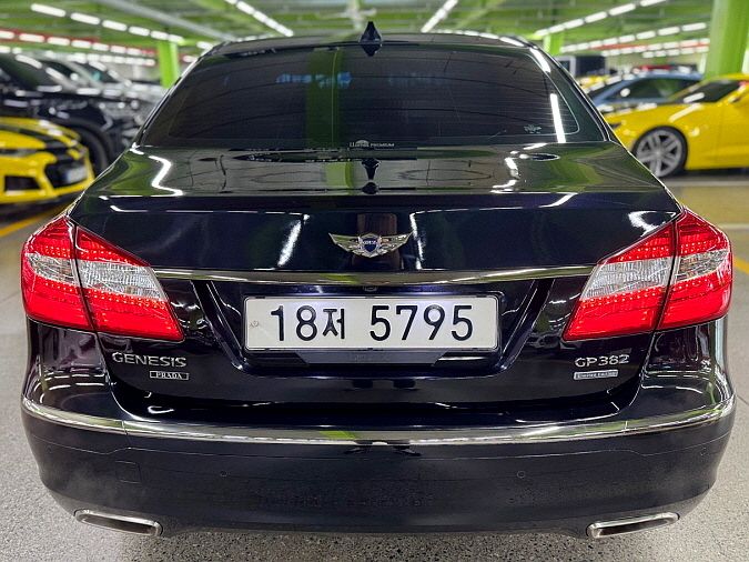 HYUNDAI GENESIS 2013