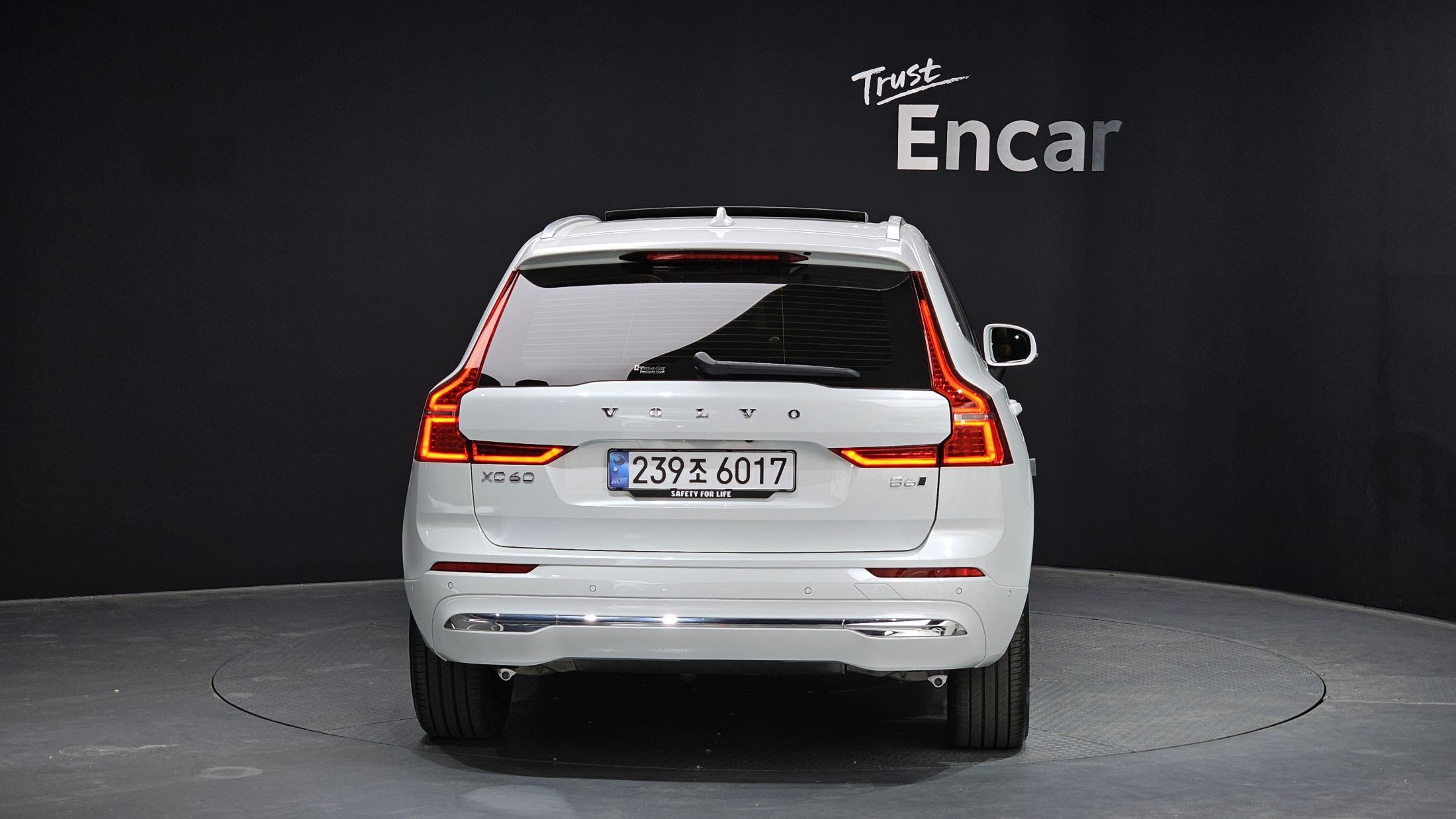 VOLVO XC60 2025