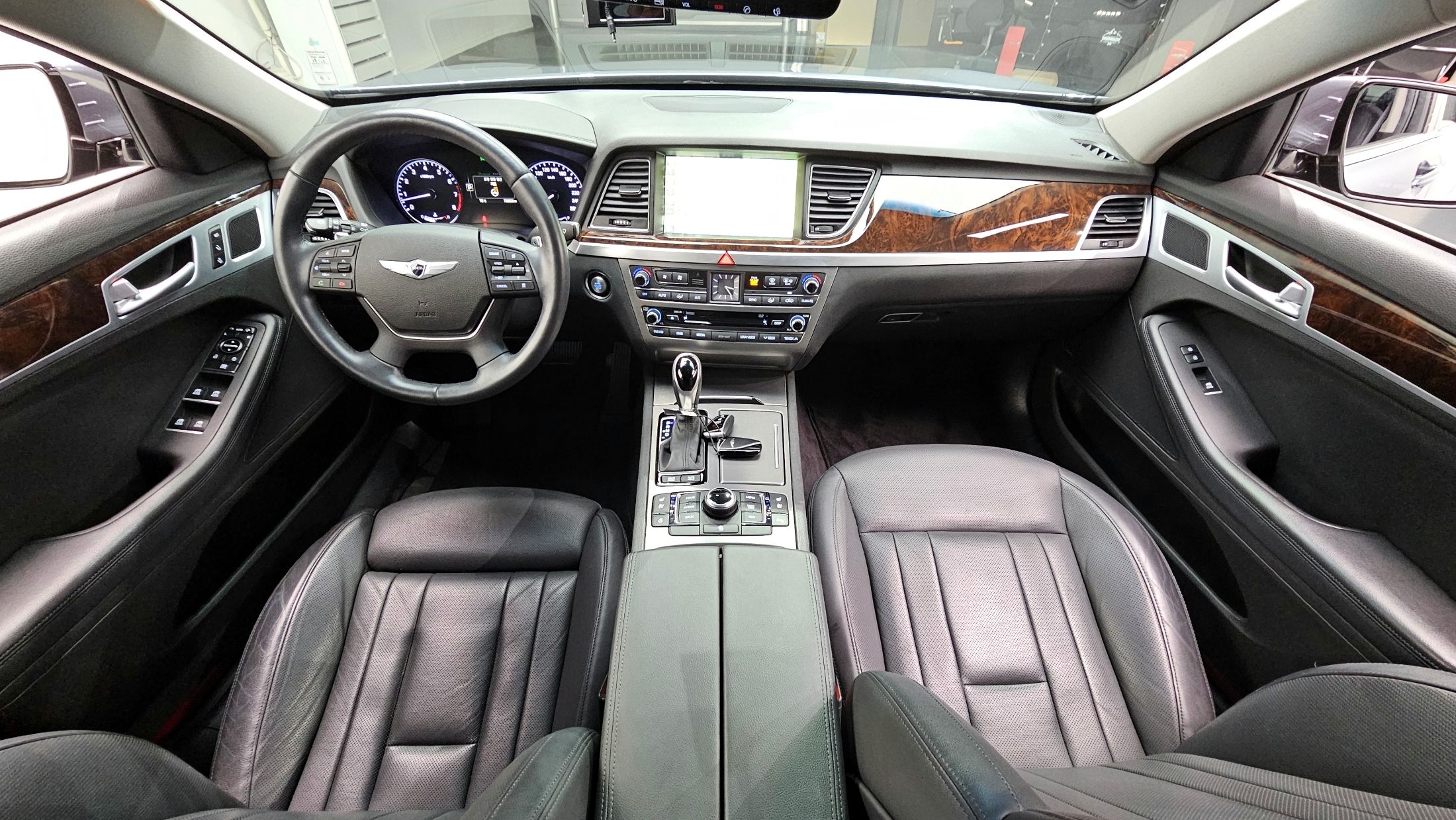 HYUNDAI GENESIS DH 2015