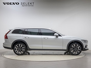 Заказать VOLVO V60 CROSS COUNTRY
