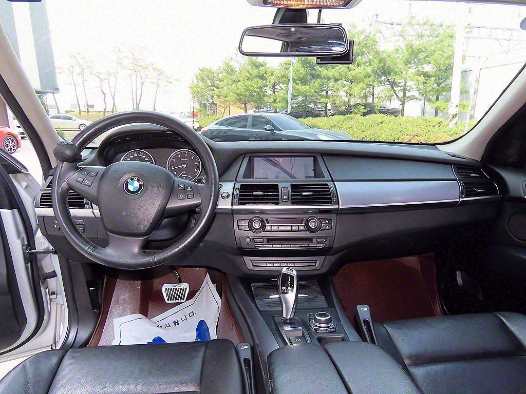 BMW X5 E70 2011