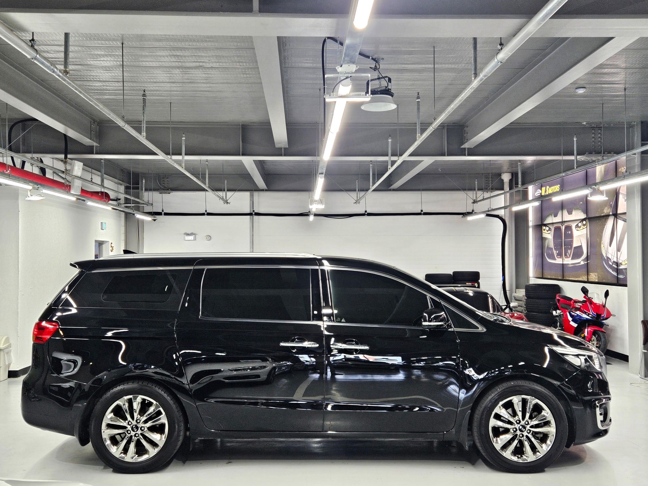 KIA CARNIVAL 2014