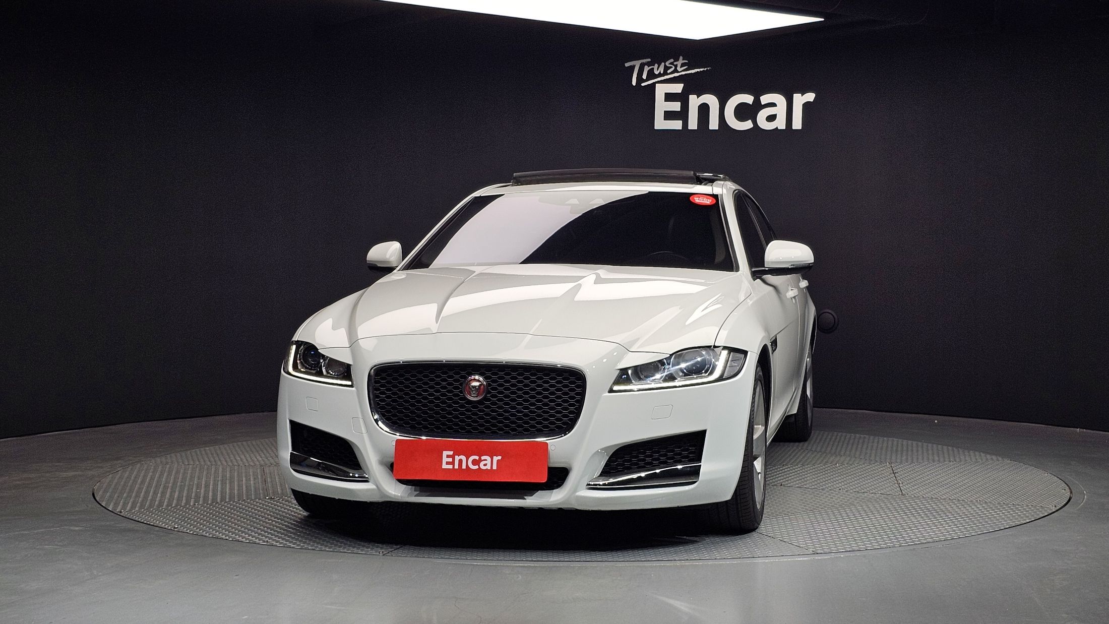 JAGUAR XF X260 2018