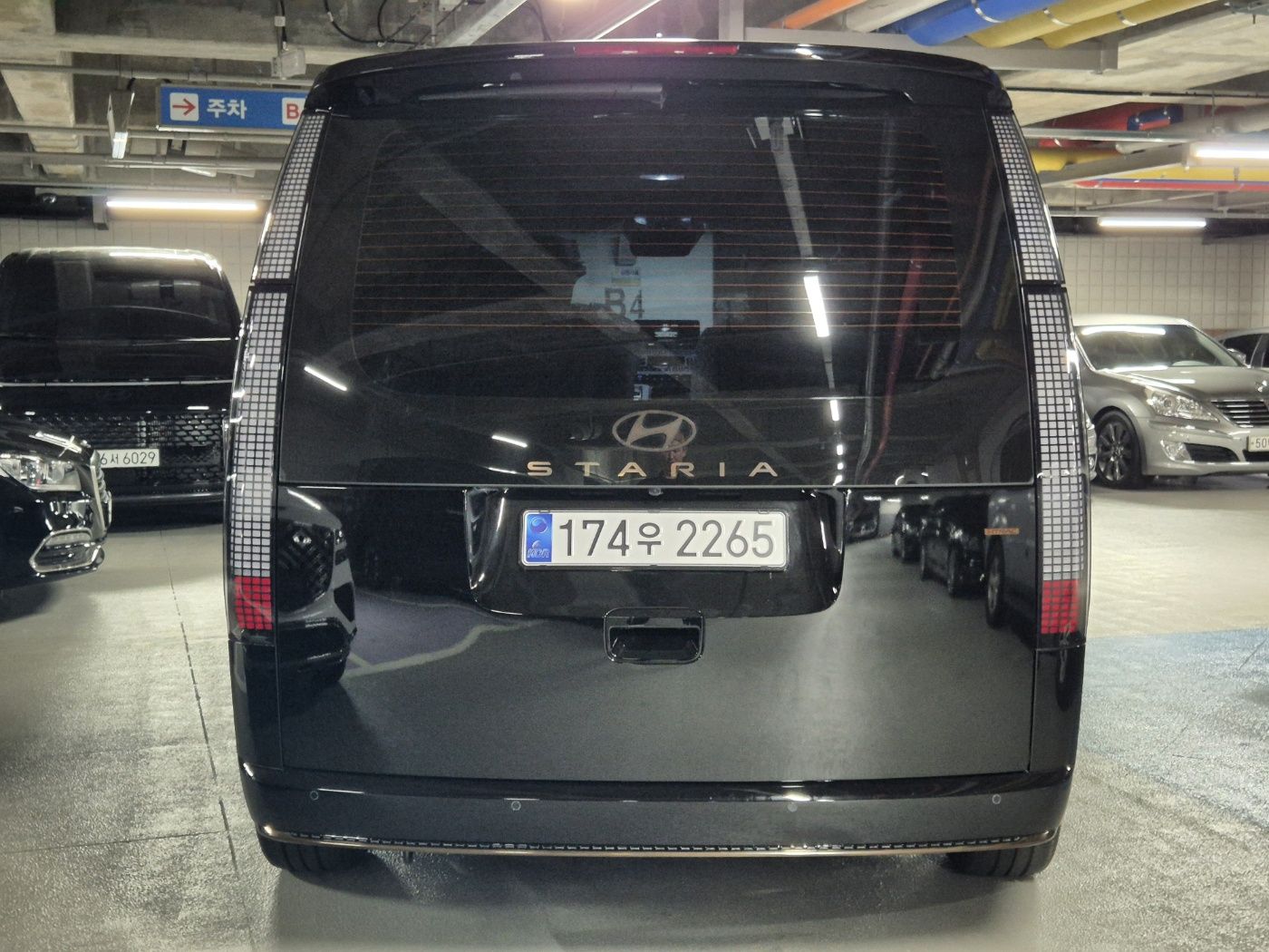 HYUNDAI STARIA
