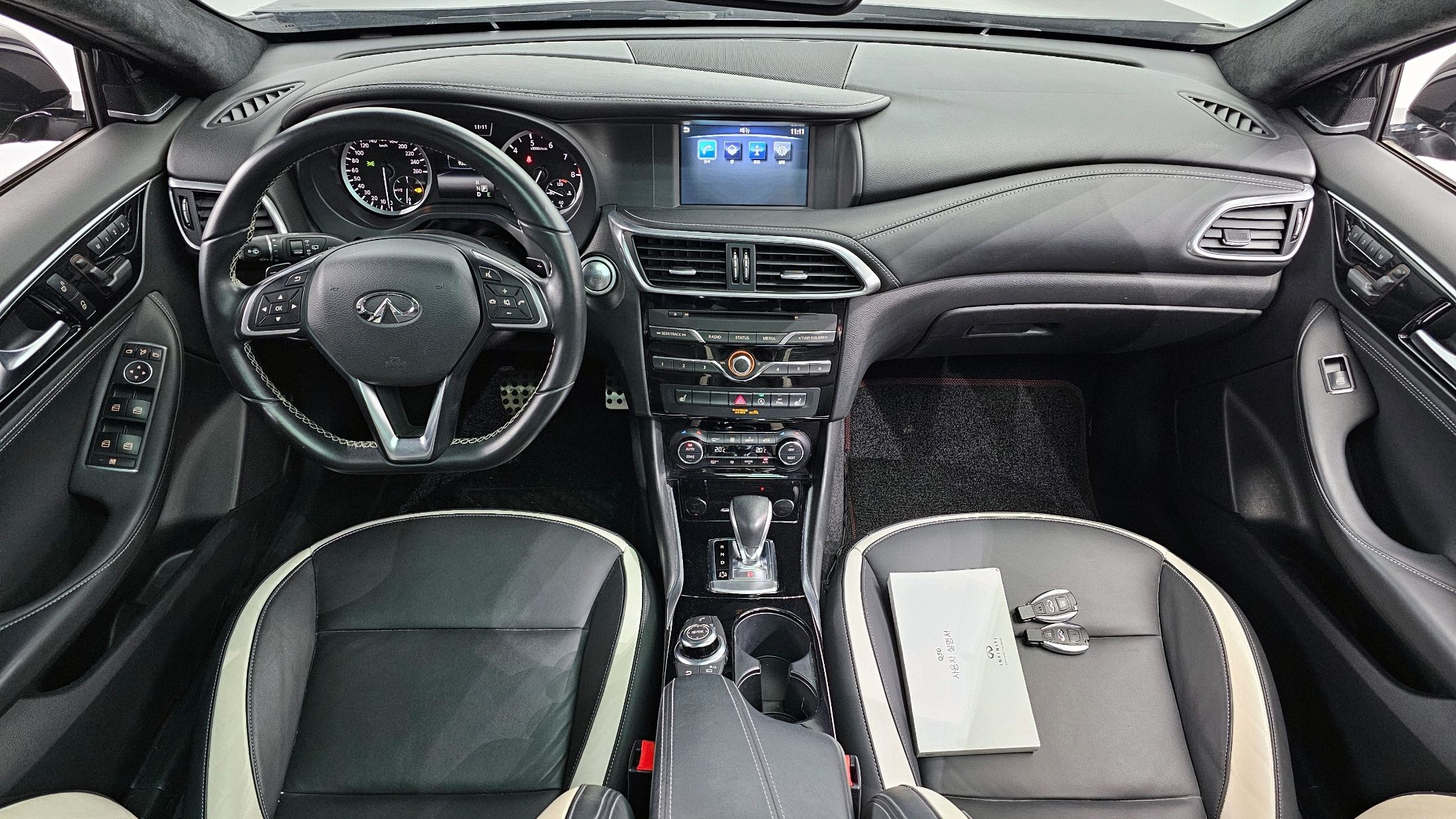 INFINITI Q30 2017