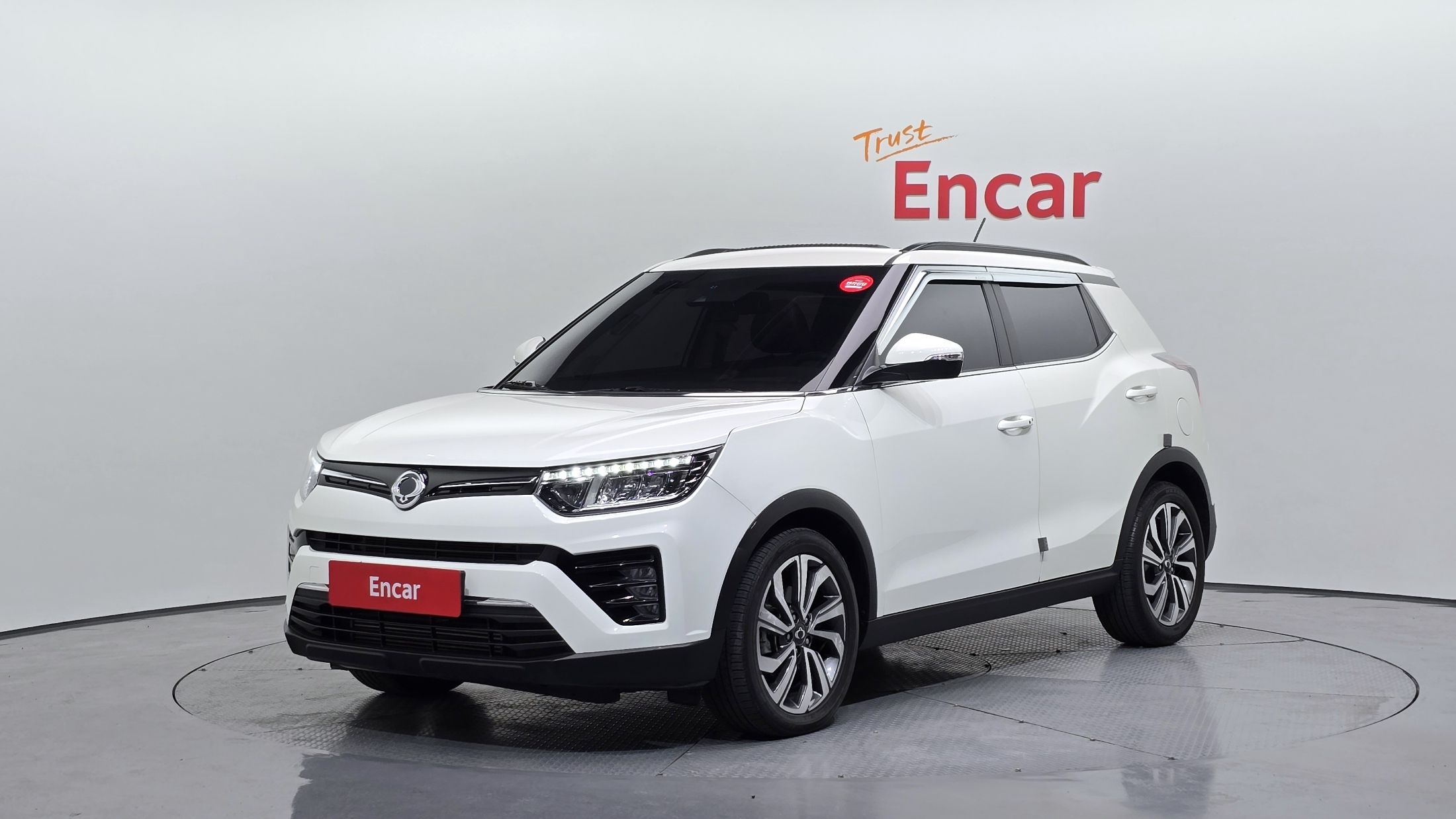 SSANGYONG TIVOLI VERY NEW