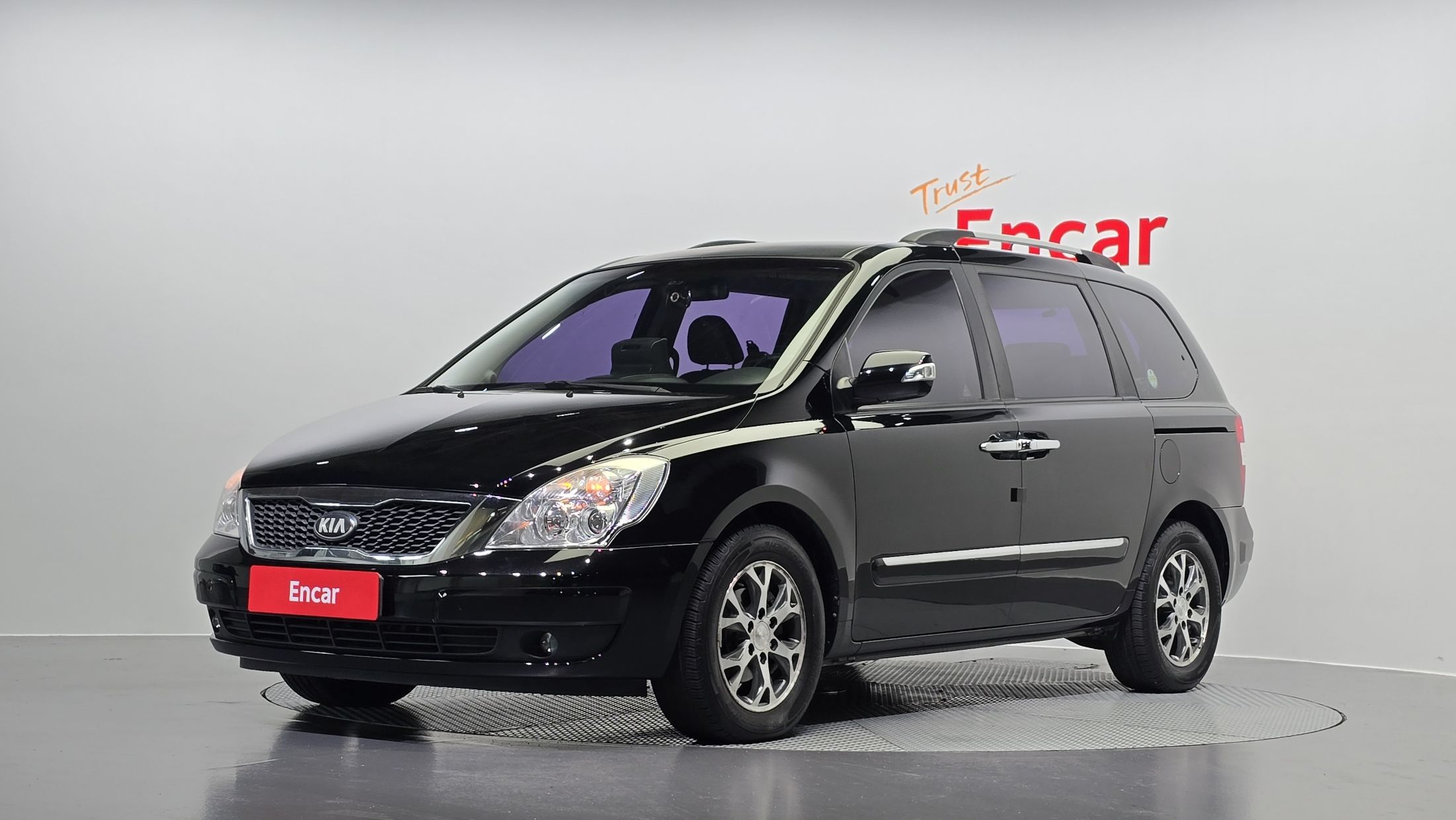 KIA CARNIVAL R 2013