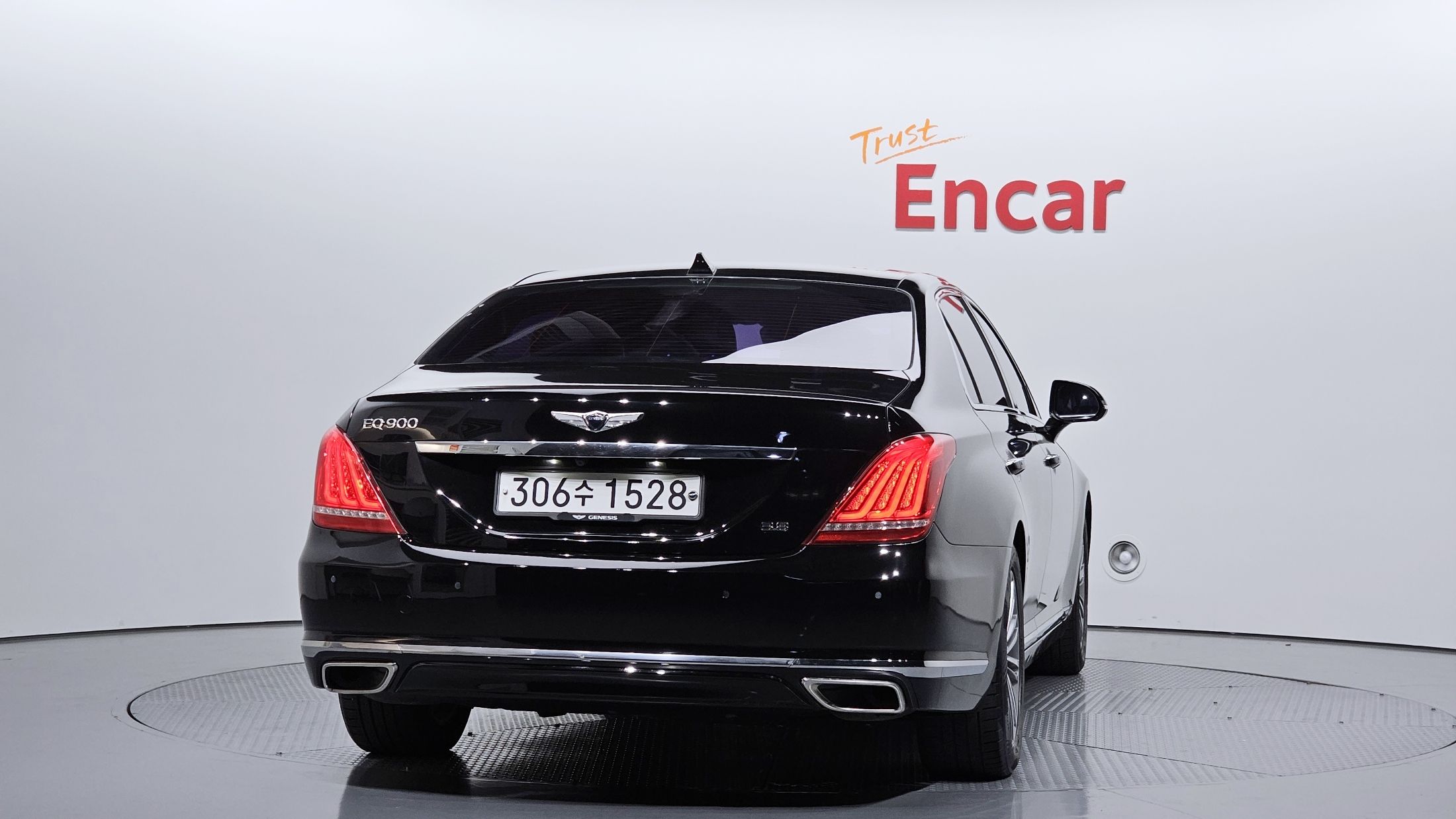 GENESIS EQ900 2016