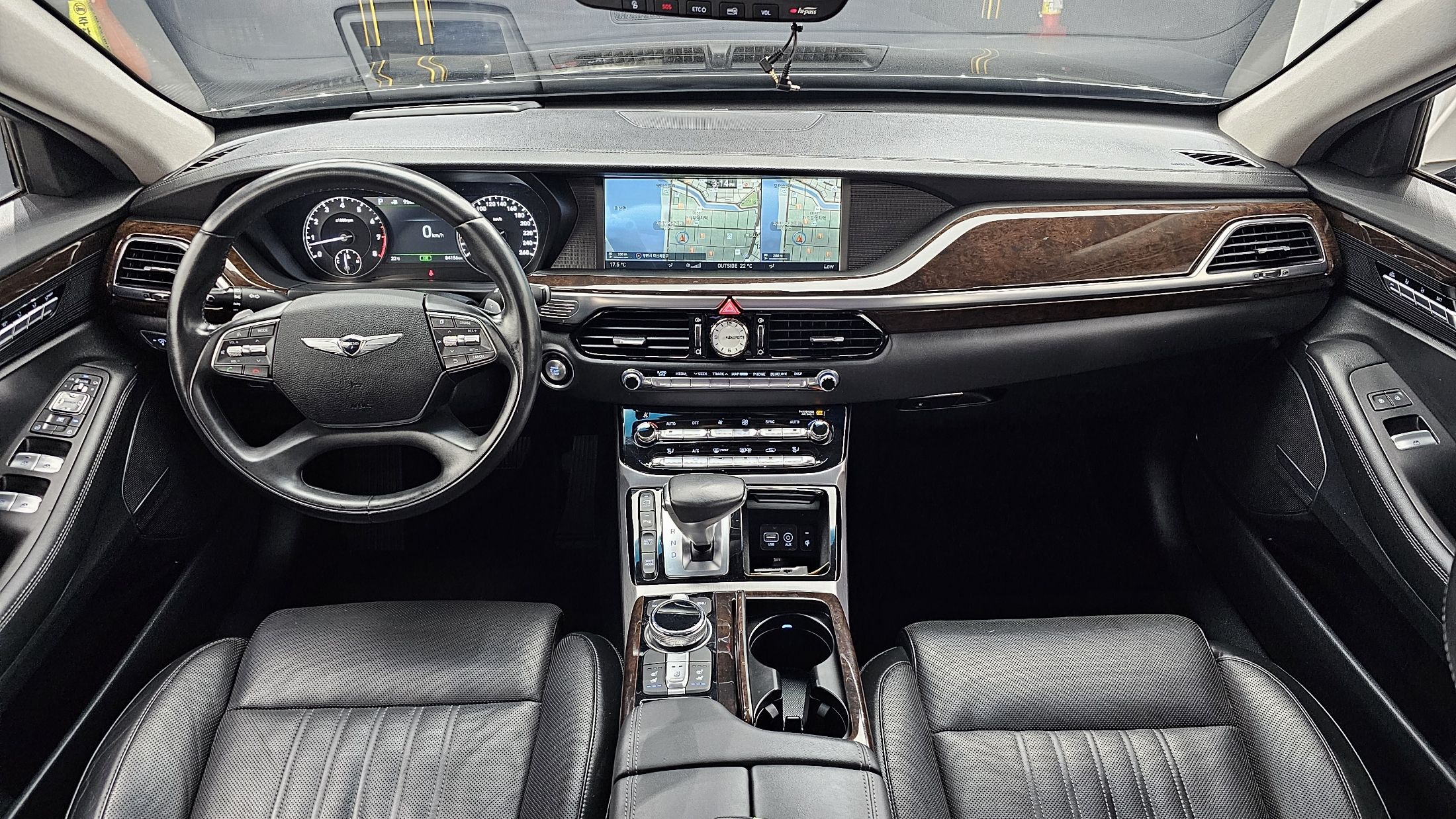 GENESIS EQ900 2016