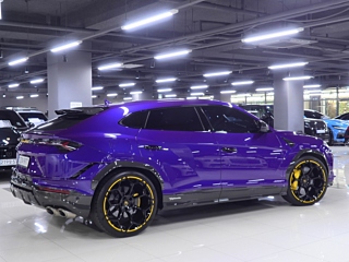 LAMBORGHINI URUS 2023