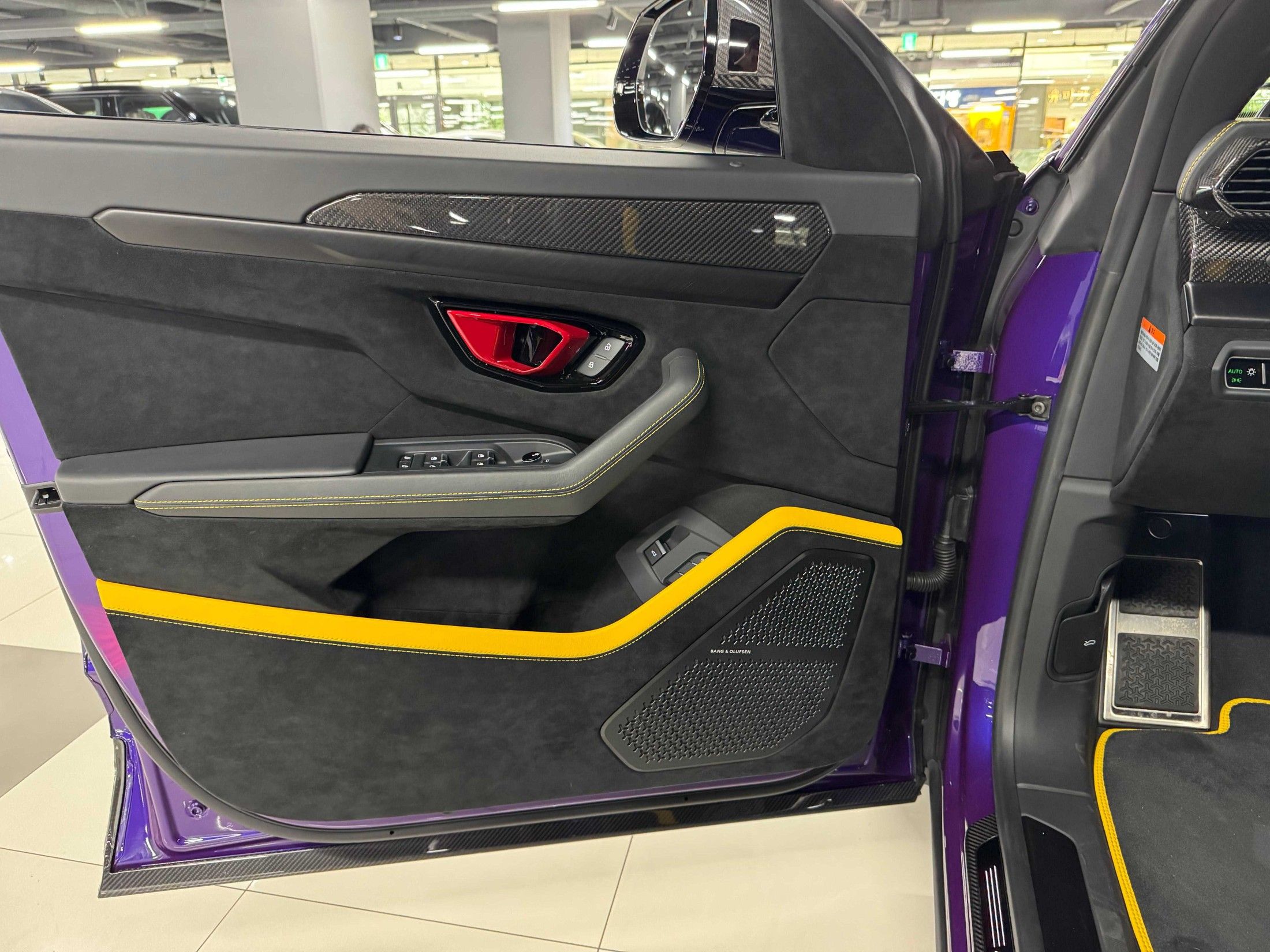 LAMBORGHINI URUS 2023