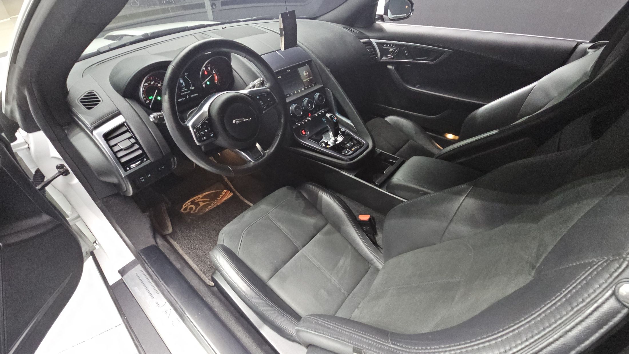 JAGUAR F-TYPE