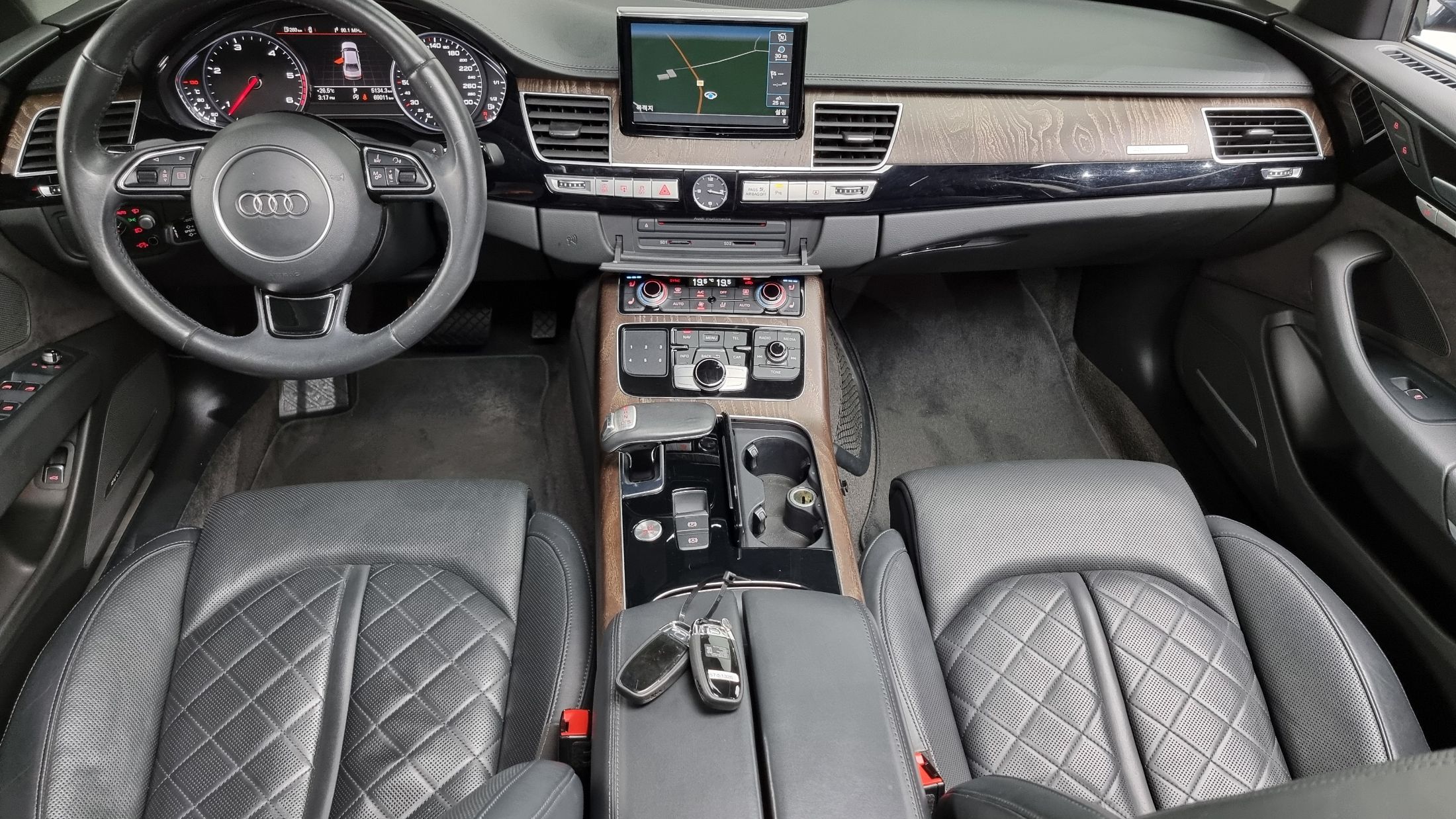 AUDI A8 2016