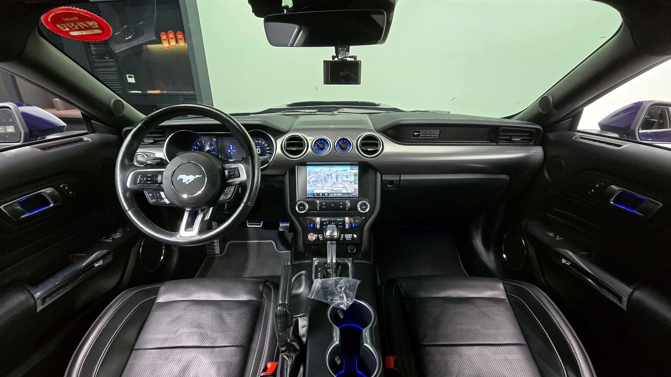 FORD MUSTANG