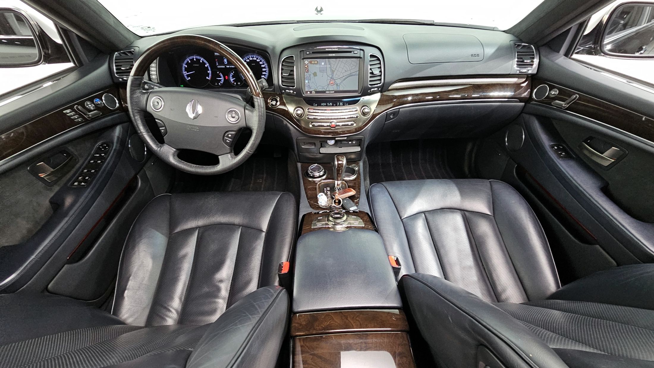 SSANGYONG CHAIRMAN W 2011