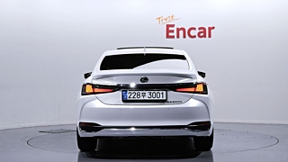 LEXUS ES300H  7 GENERATION Executive 2024