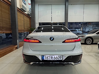 BMW 7-SERIES G70 2024