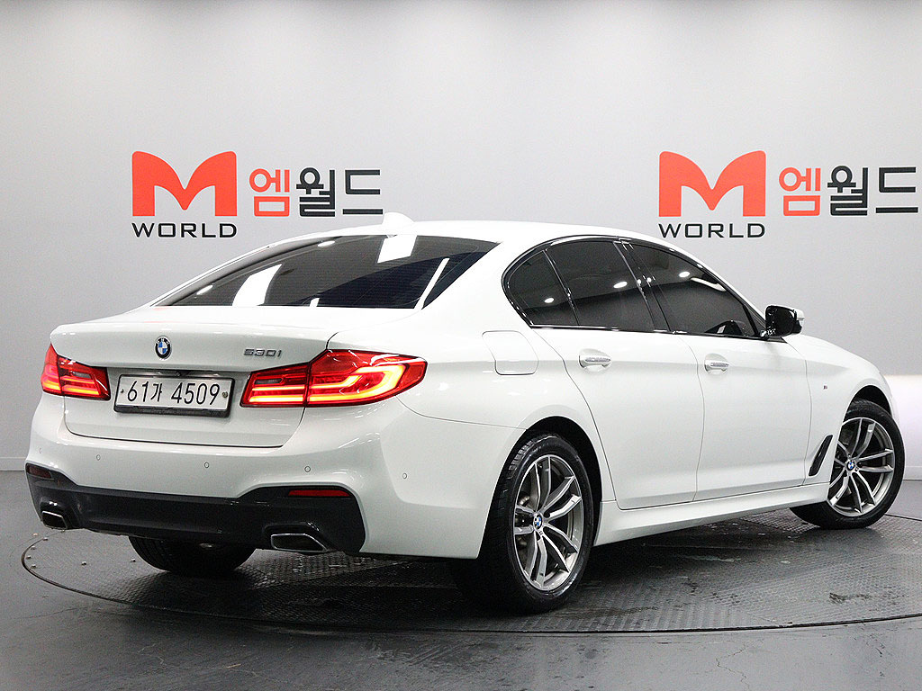 BMW 5-SERIES G30 2017