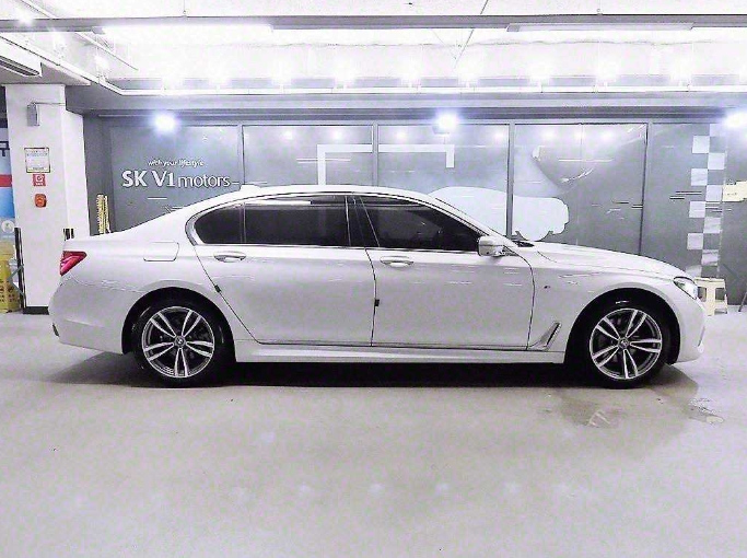 BMW 7-SERIES G11 2017