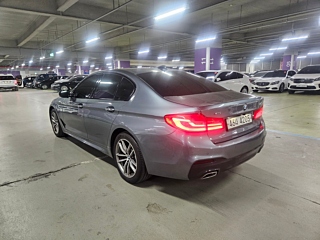 BMW 5-SERIES G30 2017