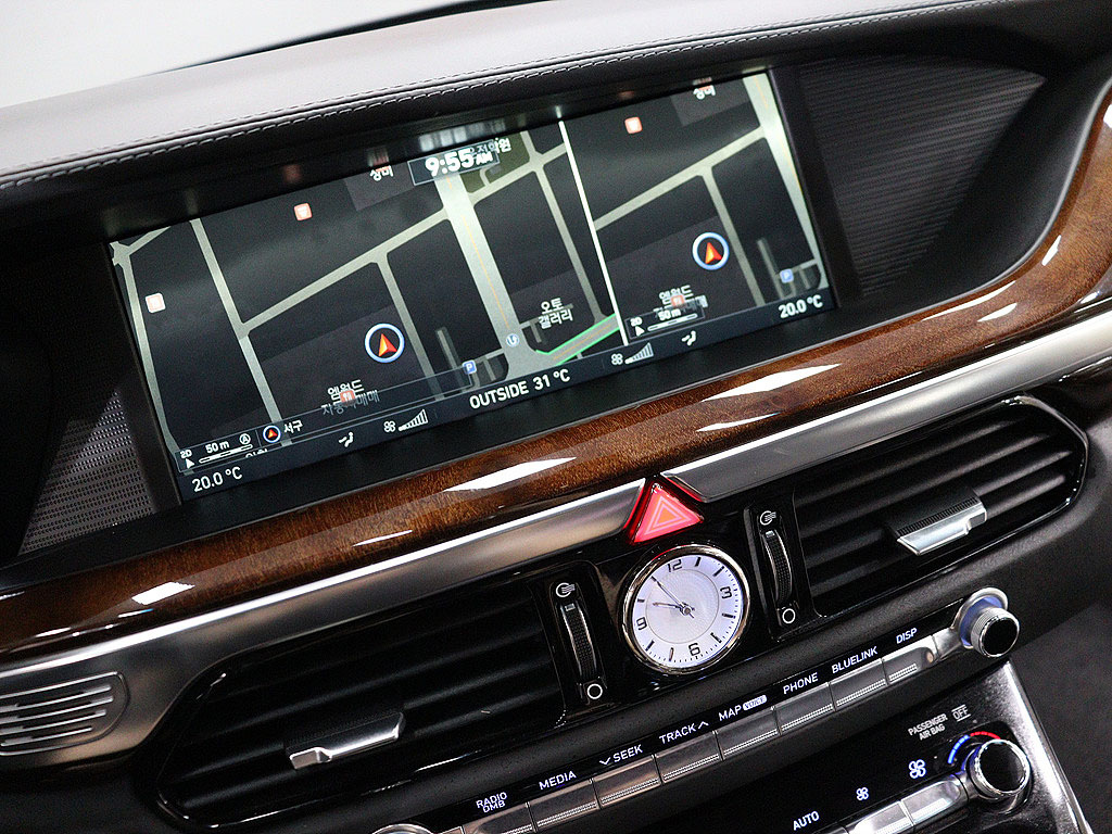GENESIS EQ900 2016