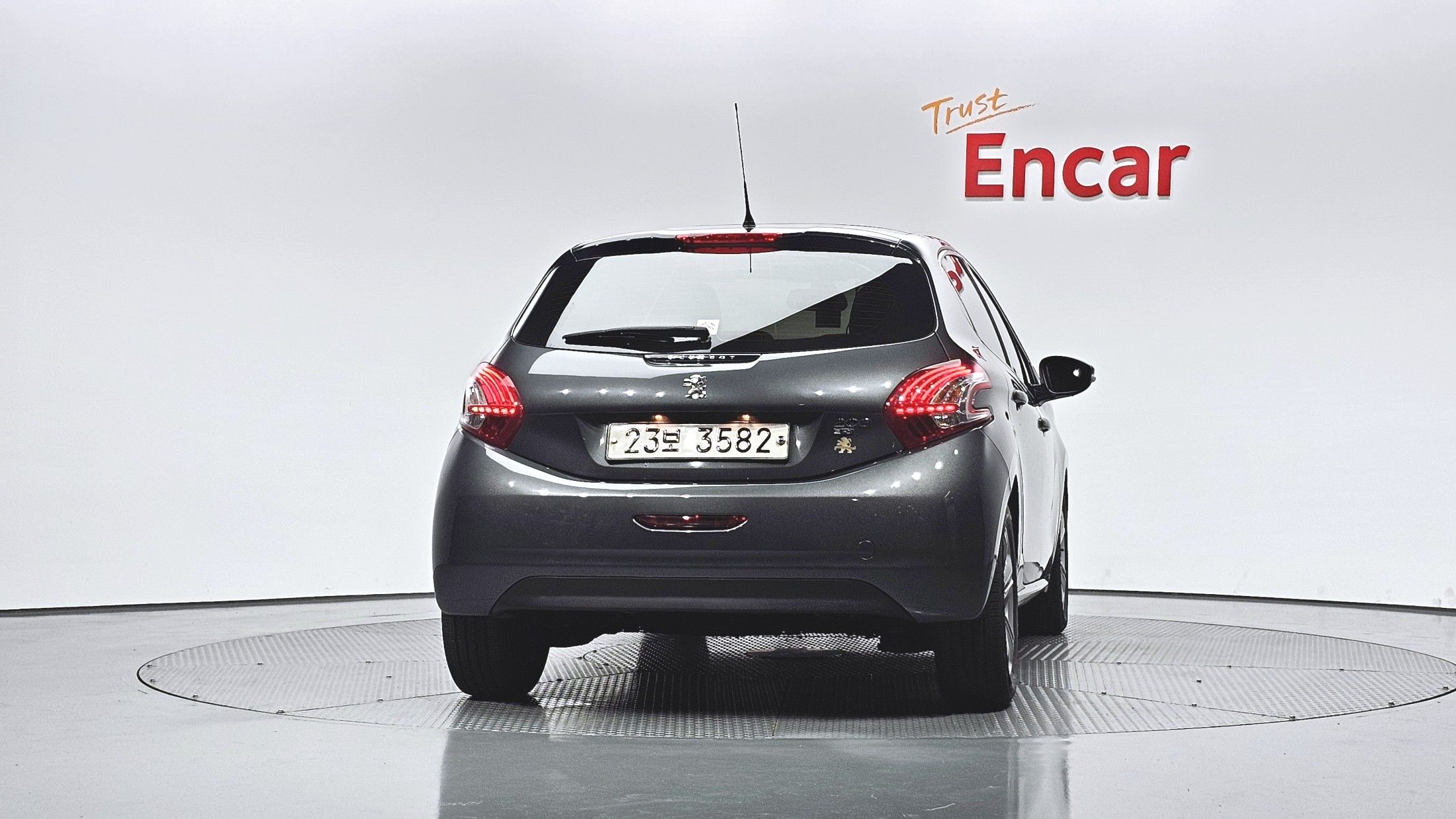 PEUGEOT 208 2014