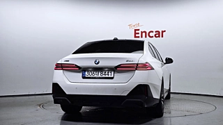 BMW 5-SERIES G60 2024