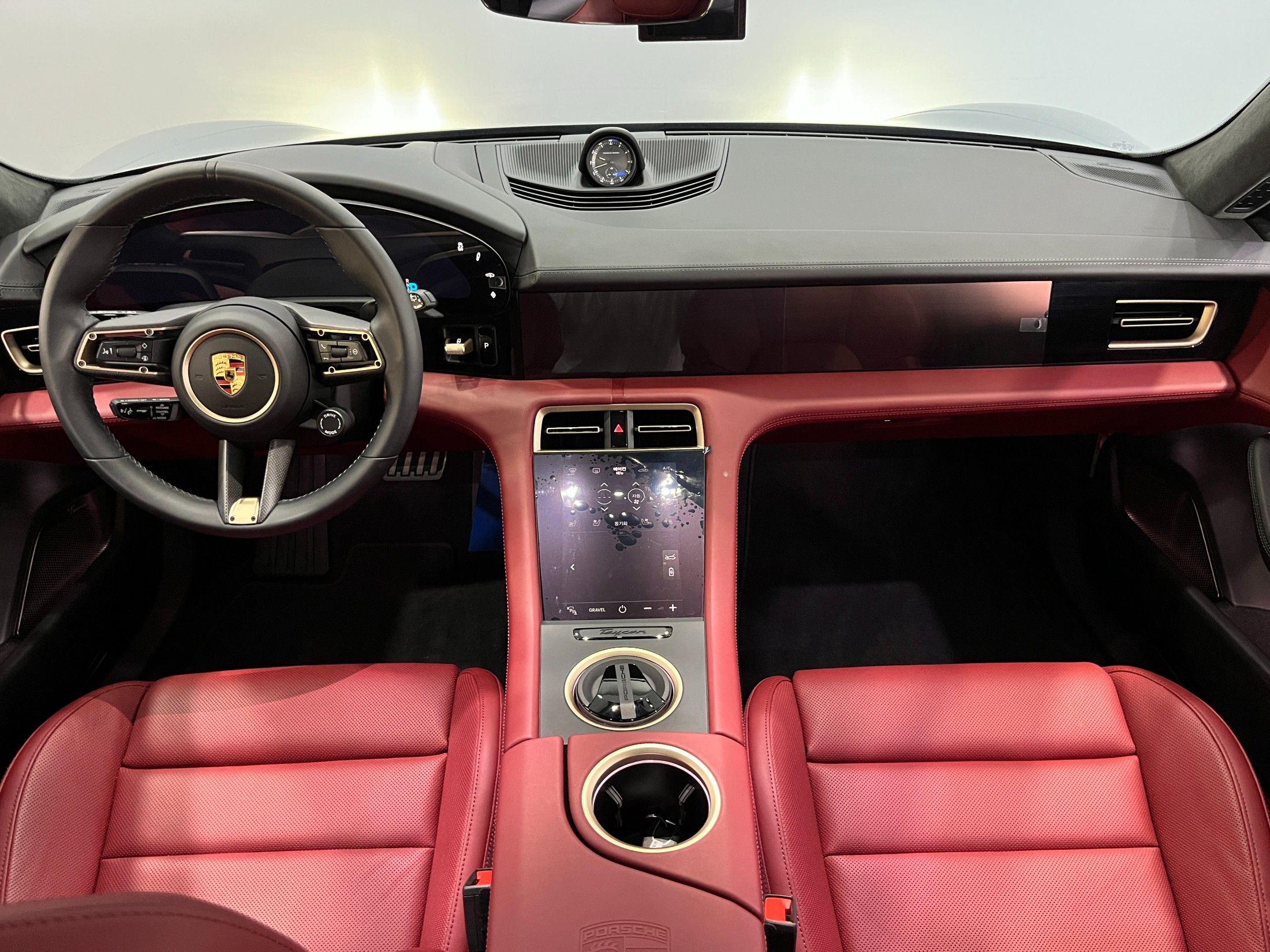 PORSCHE TAYCAN 2024
