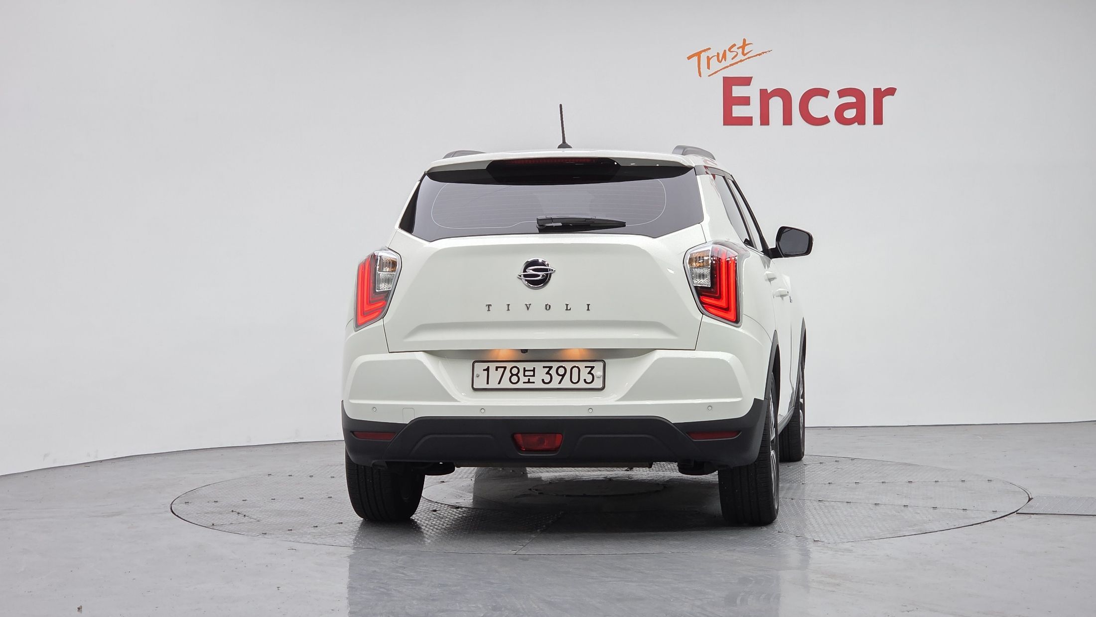 SSANGYONG TIVOLI VERY NEW 2021