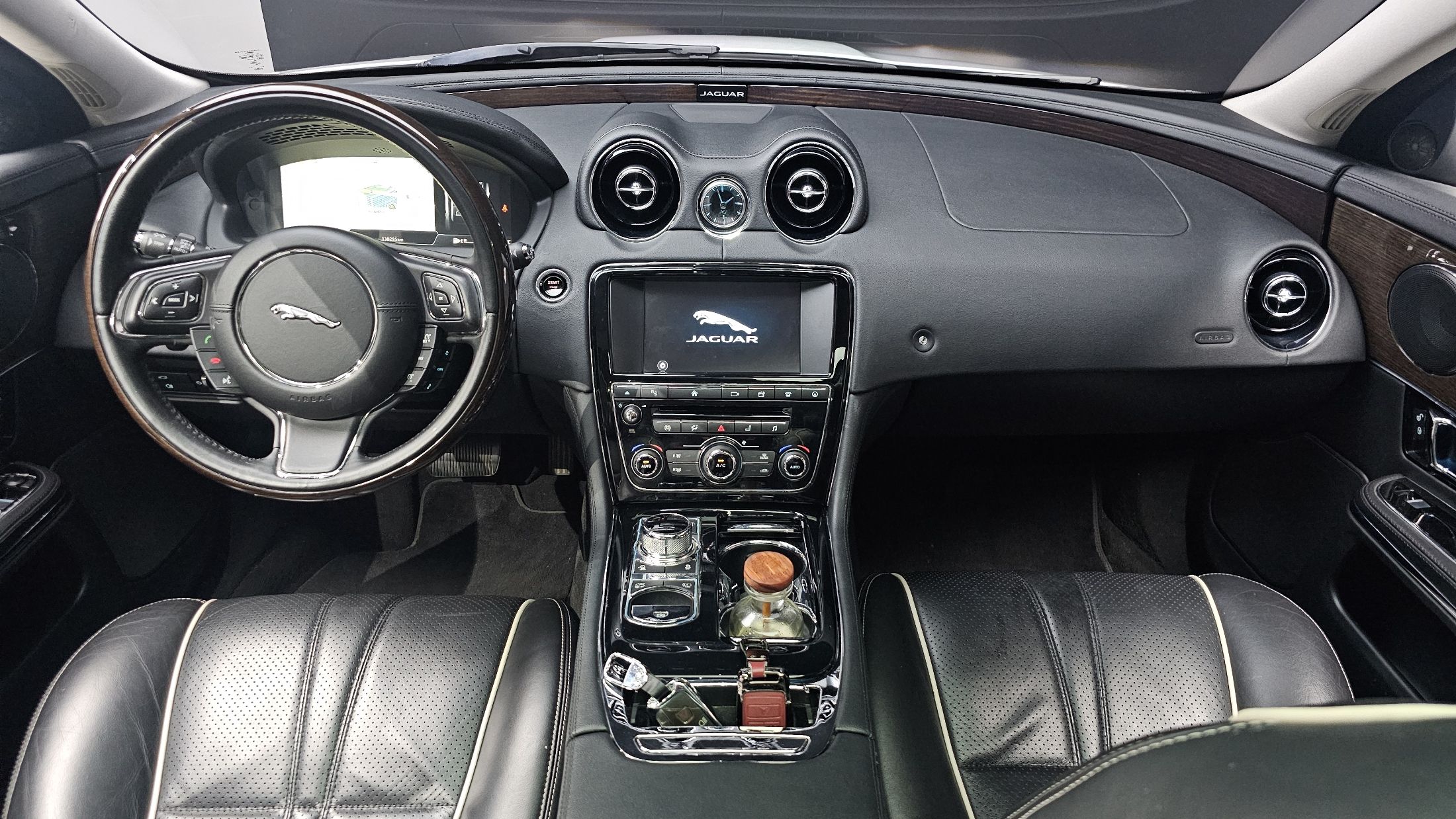 JAGUAR XJ 2016