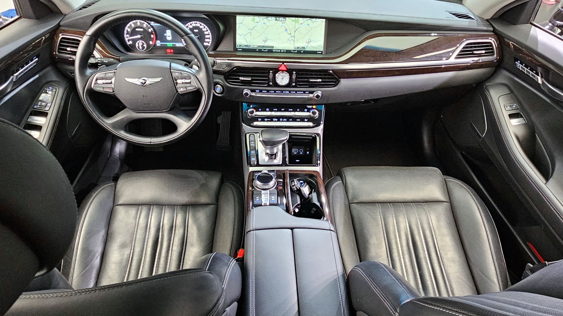 GENESIS EQ900 2017
