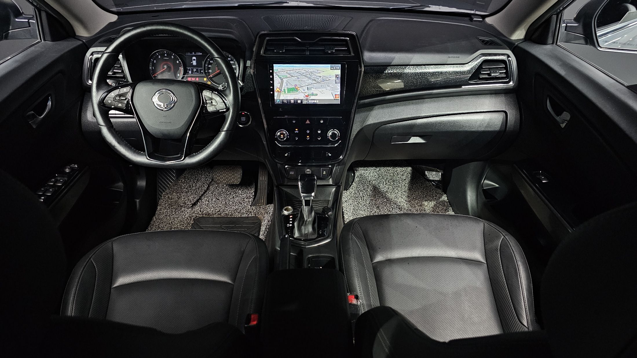 SSANGYONG TIVOLI VERY NEW 2019