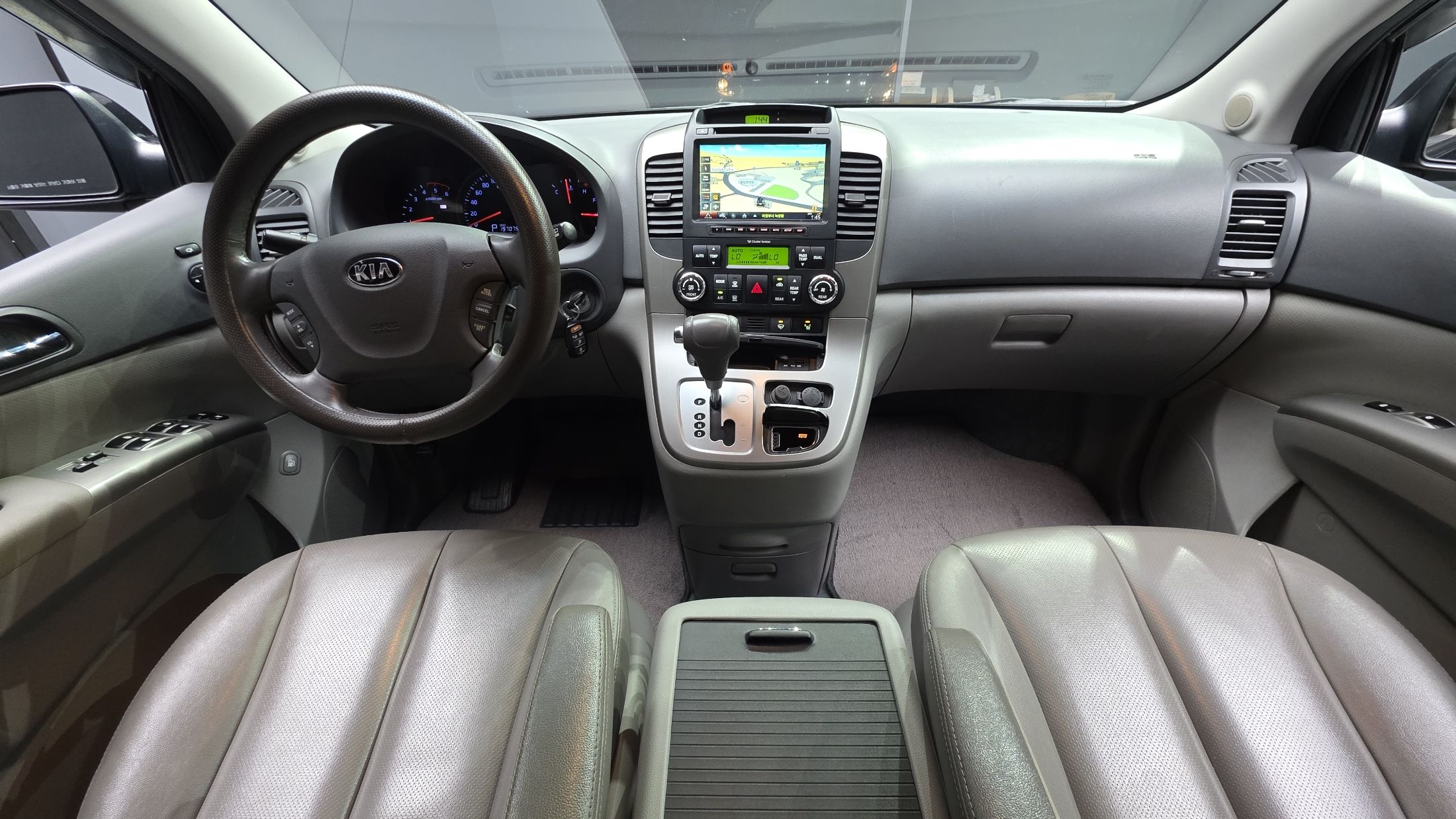 KIA CARNIVAL R 2013