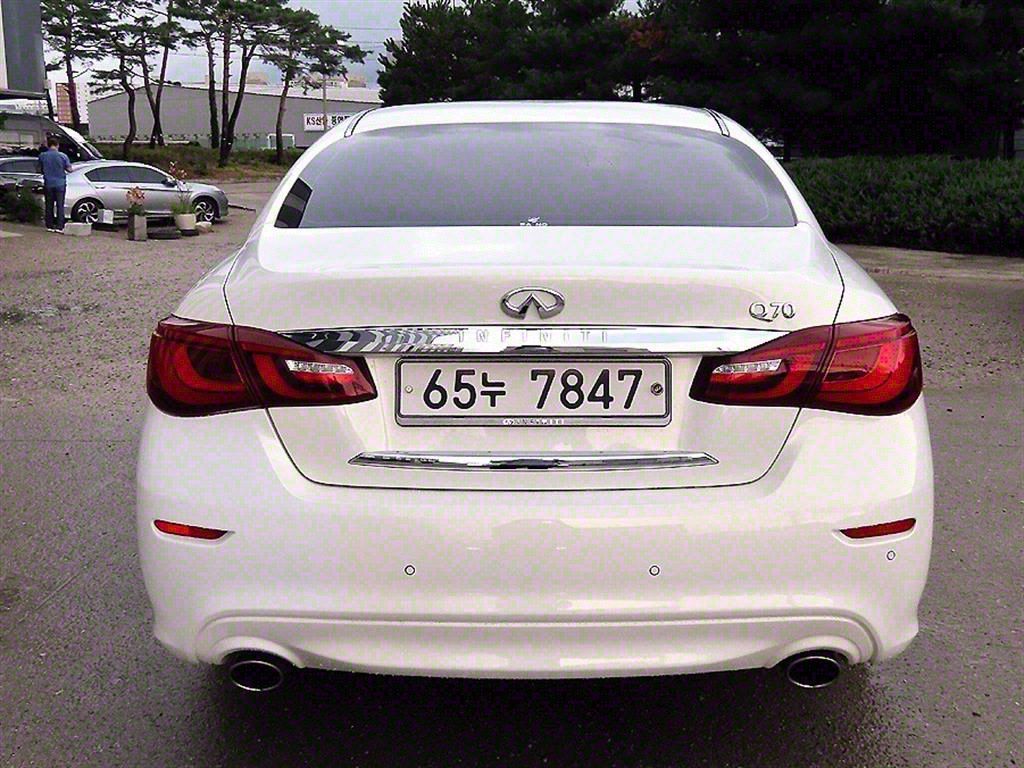 INFINITI Q70 2015