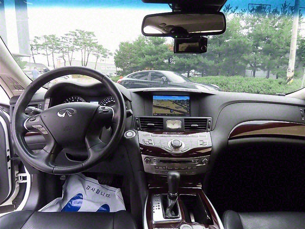 INFINITI Q70 2015