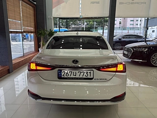 LEXUS ES300H  7 GENERATION Luxury Plus 2024