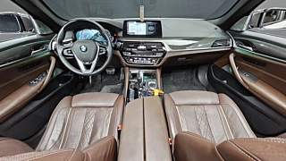 BMW 5-SERIES G30 2017