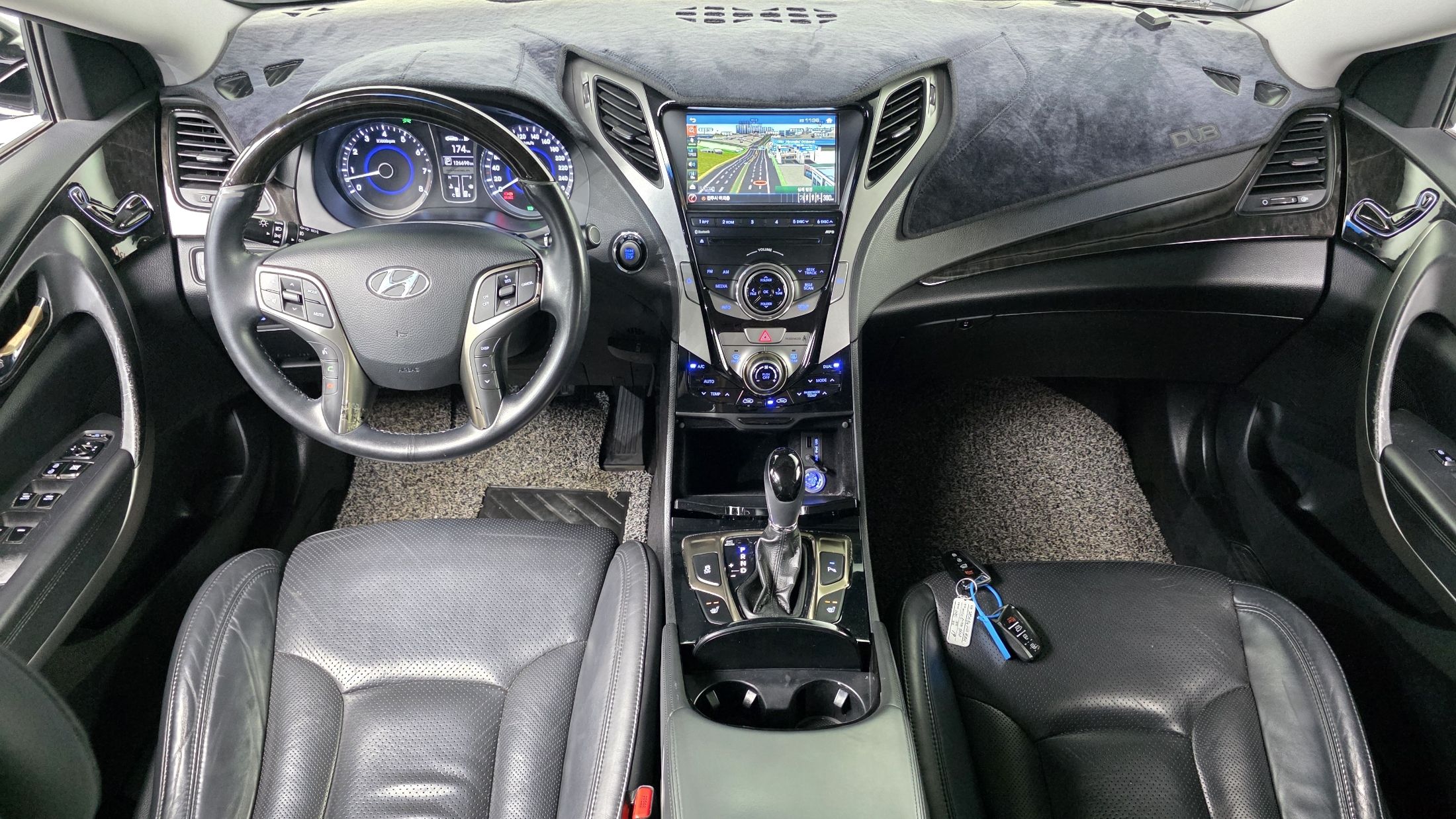 HYUNDAI GRANDEUR HG 2011