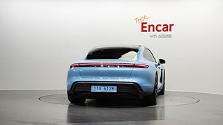PORSCHE TAYCAN 2023